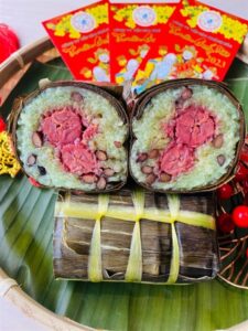 Bánh tét nhân chuối đậu