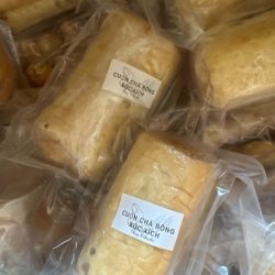 bánh mì cuộn chà bông xúc xích