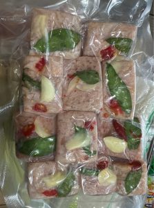 nem chua vuông 12 cái 四角い発酵豚肉(12個入り)