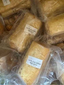 bánh mì cuộn chà bông xúc xích 肉でんぶ・ソーセージロールパン