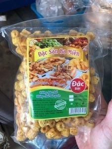 quẩy cay Đặc sản Ba Miền bánh cá đỏ, 3 màu, các loại ... Bịch 200g 辛口揚げ菓子