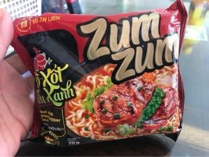 Mì tôm bò xốt tiêu xanh zum zum One One 70g 青胡椒ビーフ味 インスタント麺