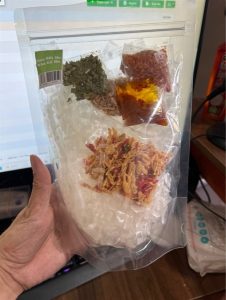 Bánh tráng trộn sate sốt me khô gà bò サテ・タマリンドソース入りミックスライスペーパー（鶏肉・牛肉入り）