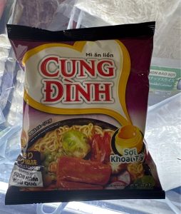Mi Cung Đình sườn hầm 豚スペアリブ風味インスタント麺